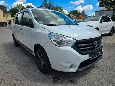 Gebraucht Dacia Lodgy Ambiance 102 PS (75 kW) 2017 Weiß Van / Kleinbus