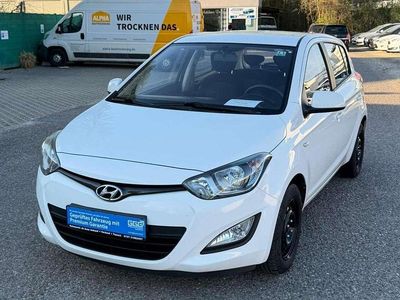 Gebraucht Hyundai i20 Edition 86 PS (63 kW) 2012 Coral white Kleinwagen