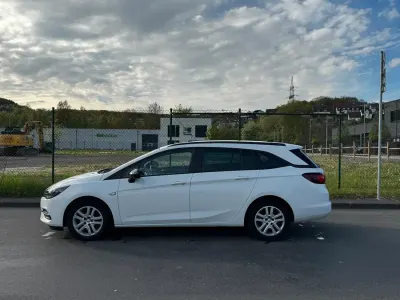 Używany Opel Astra Business Edition 122 KM (89 kW) 2021 Biały Kombi