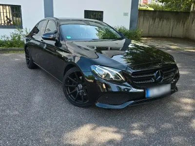 Gebraucht Mercedes E220 194 PS (142 kW) 2019 Schwarz Limousine