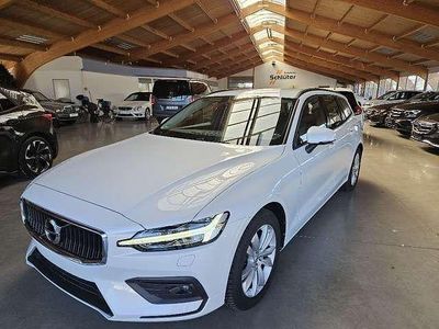 Gebraucht Volvo V60 Momentum 150 PS (110 kW) 2019 Weiß Kombi