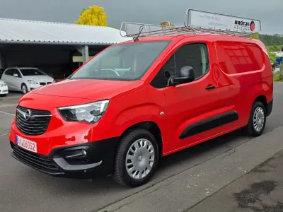 Używany Opel Combo 131 KM (96 kW) 2020 Czerwony Minivan