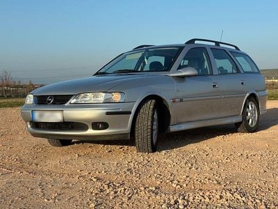 Gebraucht Opel Vectra Edition 116 PS (85 kW) 2000 Silber Kombi