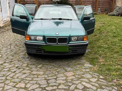 Gebraucht BMW 318 100 PS (73 kW) 1993 Grün Limousine