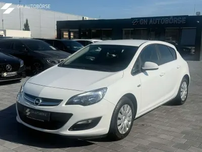 Gebraucht Opel Astra Selection 116 PS (85 kW) 2015 Weiß Limousine