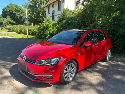 Gebraucht VW Golf VII Highline 131 PS (96 kW) 2019 Rot Limousine