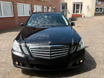 Gebraucht Mercedes E220 170 PS (125 kW) 2010 Schwarz Limousine