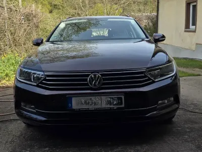 Gebraucht VW Passat Comfortline 150 PS (110 kW) 2018 Rot Kombi