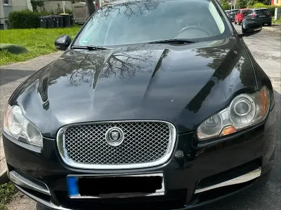 Używany Jaguar XF 211 KM (155 kW) 2011 Czarny Sedan/Limuzyna