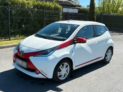 Second-hand Toyota Aygo 69 CP (50 kW) 2016 Alb Hatchback