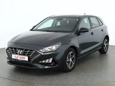 Gebraucht Hyundai i30 120 PS (88 kW) 2021 Grau Limousine