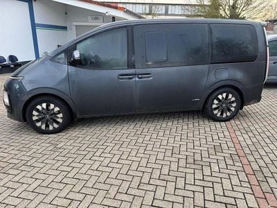 Gebraucht Hyundai Staria Signature 177 PS (130 kW) 2024 Grau Van / Kleinbus