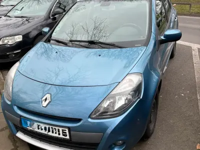 Gebraucht Renault Clio GrandTour Night&Day 103 PS (75 kW) 2011 Blau Kombi