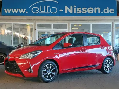 Gebraucht Toyota Yaris Hybrid 73 PS (53 kW) 2018 Rot Kleinwagen