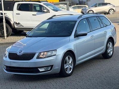 Silber Gebraucht 2015 Skoda Octavia Ambition Kombi | 3.999 €