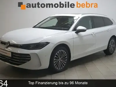 Gebraucht VW Passat Elegance 150 PS (110 kW) 2024 Pure white Kombi
