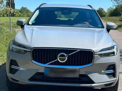 Używany Volvo XC60 Core 197 KM (144 kW) 2023 Szary SUV