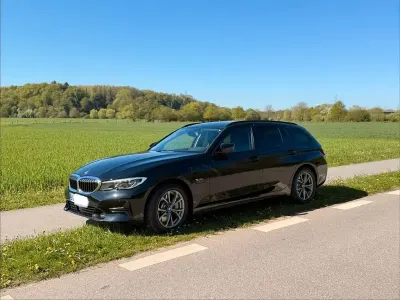 Gebraucht BMW 330e Sport Line 292 PS (214 kW) 2022 Schwarz Kombi