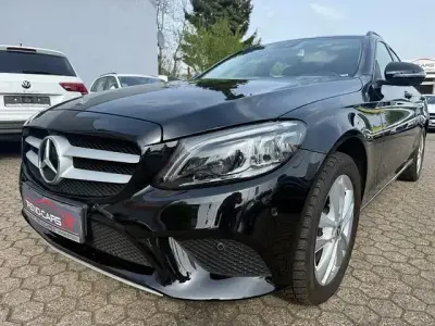Gebraucht Mercedes C220 194 PS (142 kW) 2020 Schwarz Limousine