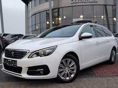 Weiss Gebraucht 2018 Peugeot 308 Limousine | 10.190 € (Guter Preis)