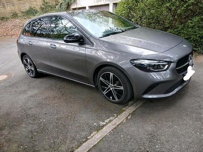 Gebraucht Mercedes B200 160 PS (117 kW) 2024 Grau Van / Kleinbus