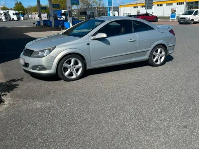 Używany Opel Astra Cabriolet 150 KM (110 kW) 2006 Srebrny Kabriolet