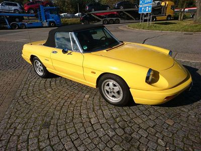 Gebraucht Alfa Romeo Spider 120 PS (88 kW) 1992 Gelb Cabrio