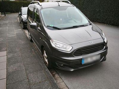 Second-hand Ford Tourneo 101 CP (74 kW) 2017 Gri Break