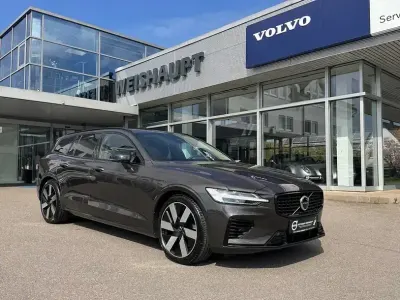 Gebraucht Volvo V60 Plus 455 PS (334 kW) 2025 Platinum grey metallic Kombi