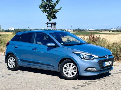 Gebraucht Hyundai i20 Passion 84 PS (61 kW) 2016 Blau Limousine