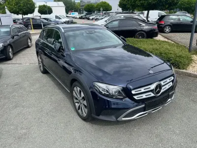 Gebraucht Mercedes E220 All-Terrain 194 PS (142 kW) 2017 Cavansitblau Kombi