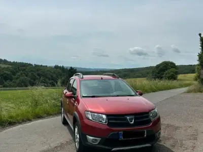 Gebraucht Dacia Sandero Stepway 90 PS (66 kW) 2013 Rot Kleinwagen