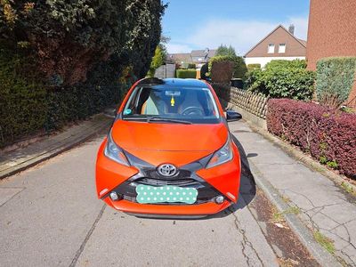 Gebraucht Toyota Aygo X-play 69 PS (50 kW) 2014 Rot Kleinwagen