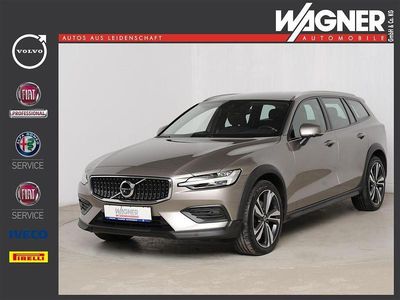 Gebraucht Volvo V60 CC Pro 197 PS (144 kW) 2022 Pebble grey metallic Kombi