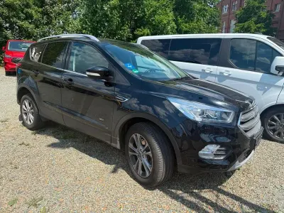Gebraucht Ford Kuga Titanium 150 PS (110 kW) 2018 Schwarz SUV