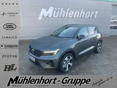 Neu Volvo XC40 Plus 163 PS (119 kW) 2025 Grün SUV