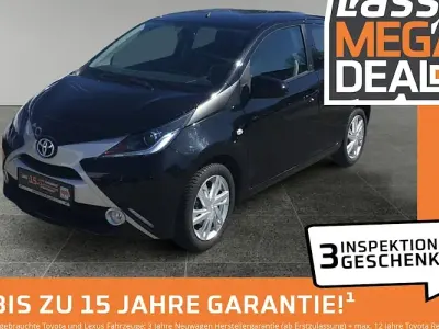 Brugt Toyota Aygo X-play 69 HK (50 kW) 2017 Sort Hatchback