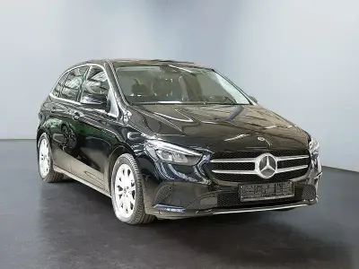 Gebraucht Mercedes B200 Progressive 163 PS (119 kW) 2019 Schwarz Kleinwagen
