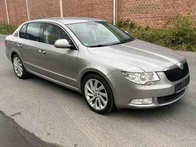 Gebraucht Skoda Superb Elegance 160 PS (117 kW) 2013 Silber Limousine