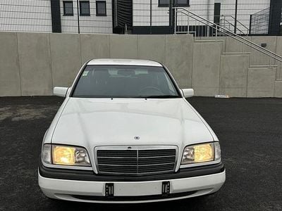 Gebraucht Mercedes C180 122 PS (89 kW) 1996 Weiß Limousine