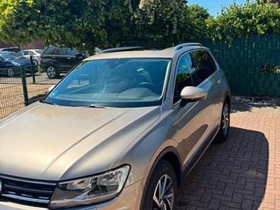 Gebraucht VW Tiguan Edition 150 PS (110 kW) 2018 Gold SUV