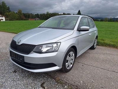 Brilliantsilber metallic Gebraucht 2015 Skoda Fabia Active Kleinwagen | 8.490 € (Fairer Preis)
