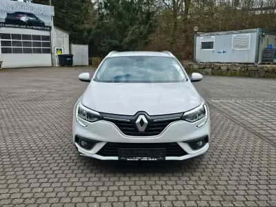 Używany Renault Mégane Business 116 KM (85 kW) 2020 Biały Sedan/Limuzyna