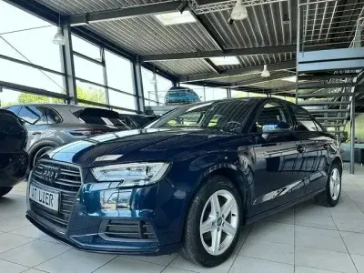 Gebraucht Audi A3 Sport 116 PS (85 kW) 2020 Blau Limousine