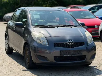 Gebraucht Toyota Yaris Cool 69 PS (50 kW) 2009 Grau Kleinwagen