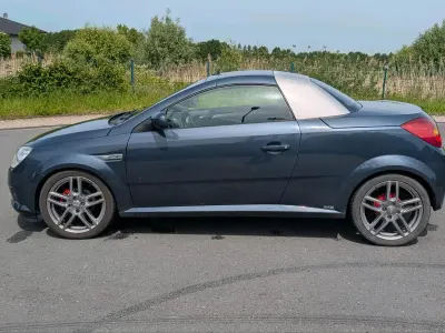 Używany Opel Tigra 90 KM (66 kW) 2008 Niebieski Kabriolet