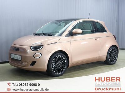 gebraucht Fiat 500e by Bocelli 42 kWh UVP 42.430,00 Style Paket: Panorama Dach, Getönte Heck- und Seitenscheiben, Winter-Paket Beheizbare Vordersitze; Auflagefläche der Frontscheibenwischer beheizbar 17"-Leichtmetallfelgen mit Diamantfinish, Vordersitze uvm.