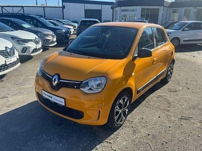 Second-hand Renault Twingo Equilibre 65 CP (47 kW) 2022 Galben Hatchback