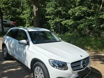 Używany Mercedes GLC250 211 KM (155 kW) 2016 Biały SUV