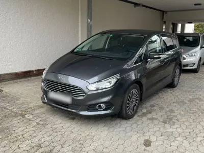 Gebraucht Ford S-MAX Titanium 190 PS (139 kW) 2018 Grau Van / Kleinbus